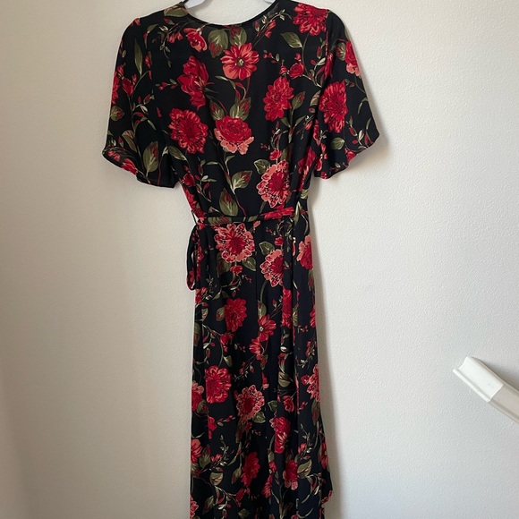 Forever 21 Contemporary Gorgeous Black & Red Floral Tie Wrap Dress Size Large - Picture 3 of 8